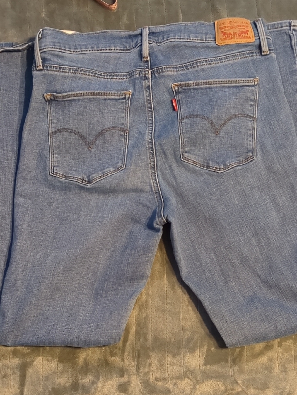 Levi’s Women's Classic Slimming Bootcut Jeans. - Picture 6 of 16